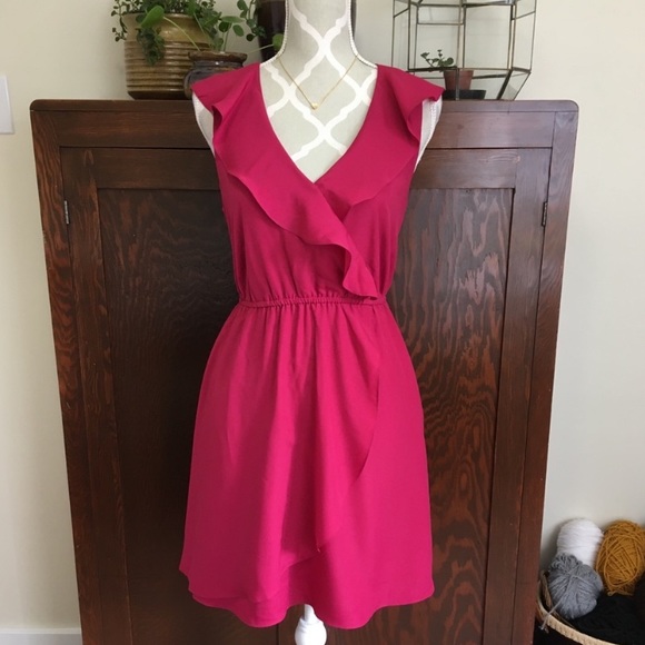 🌟HOST PICK🌟BCBG Ruffle cute midi dress - Picture 1 of 6